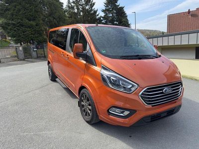 Second-hand Ford Tourneo Titanium 131 CP (96 kW) 2019 Portocaliu Monovolum