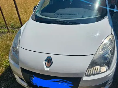 Gebraucht Renault Scénic III Dynamique 106 PS (77 kW) 2010 Weiß Van / Kleinbus