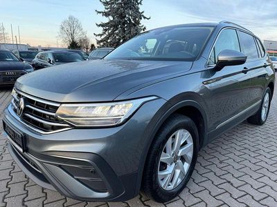 Grau Gebraucht 2023 VW Tiguan Allspace Life SUV | 25.990 € (Fairer Preis)