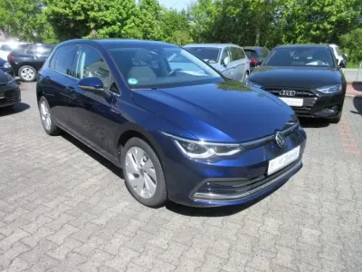 Gebraucht VW Golf VII Style 150 PS (110 kW) 2021 Atlantic blue (metallic) Kleinwagen