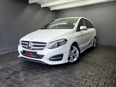 Gebraucht Mercedes B180 122 PS (89 kW) 2015 Weiß Van / Kleinbus