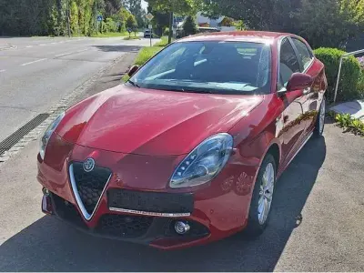 Gebraucht Alfa Romeo Giulietta Super 120 PS (88 kW) 2017 Rot Kleinwagen