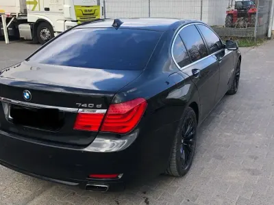 Gebraucht BMW 740 306 PS (225 kW) 2010 Schwarz Limousine