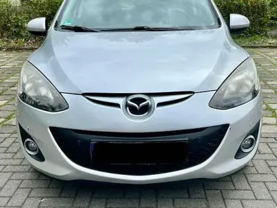 Gebraucht Mazda 2 Center-Line 102 PS (75 kW) 2011 Silber Kleinwagen