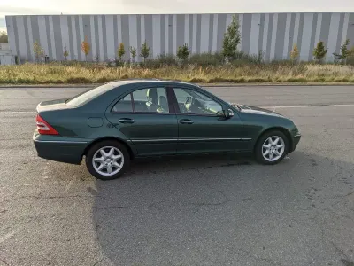 Gebraucht Mercedes C320 Elegance 218 PS (160 kW) 2000 Grün Limousine