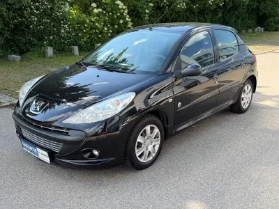 Używany Peugeot 206 73 KM (53 kW) 2012 Czarny Sedan/Limuzyna