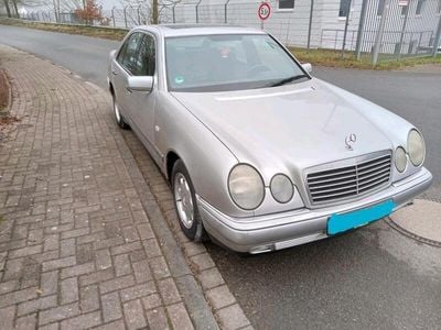 Mercedes E200