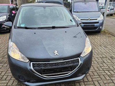 Gebraucht Peugeot 208 Style 82 PS (60 kW) 2015 Shark grau Kleinwagen