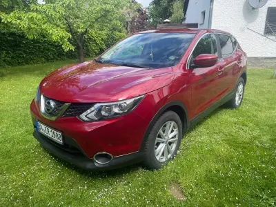 Gebraucht Nissan Qashqai 116 PS (85 kW) 2015 Rot SUV
