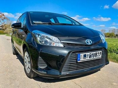 Gebraucht Toyota Yaris Hybrid Life 73 PS (53 kW) 2013 Schwarz Limousine