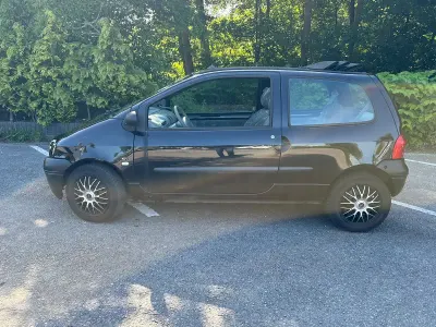 Używany Renault Twingo 75 KM (55 kW) 2006 Czarny Hatchback