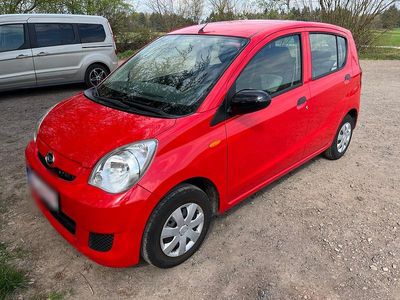 Gebraucht Daihatsu Cuore 69 PS (50 kW) 2011 Rot Kleinwagen