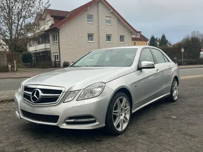 Używany Mercedes E250 Avantgarde 204 KM (150 kW) 2010 Srebrny Sedan/Limuzyna