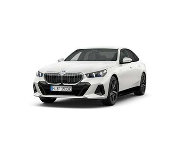 Nouă BMW 550e M Sport 489 CP (359 kW) 2026 Alb Berlinǎ