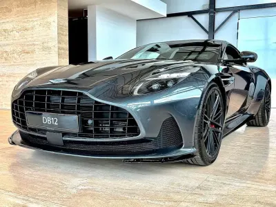Neu Aston Martin DB12 680 PS (500 kW) 2026 Grau Coupé