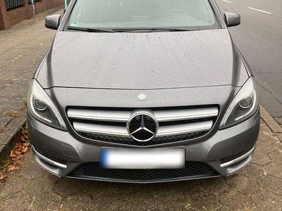 Usata Mercedes B200 156 CV (114 kW) 2012 Grigio Monovolume