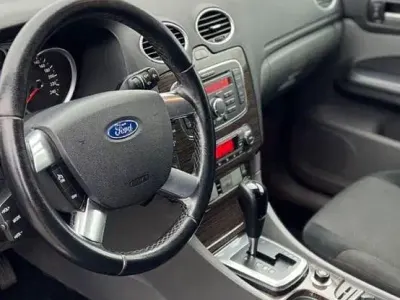 Gebraucht Ford Focus Ghia 101 PS (74 kW) 2005 Grau Kombi