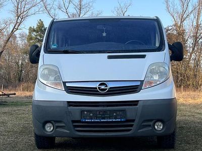 Gebraucht Opel Vivaro 114 PS (83 kW) 2011 Weiß Van / Kleinbus