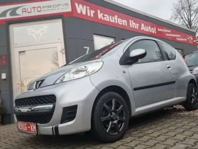 Gebraucht Peugeot 107 68 PS (50 kW) 2009 Silber Kleinwagen