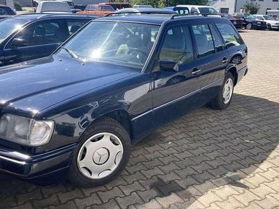 Brugt Mercedes E220 150 HK (110 kW) 1994 Blå Stationcar
