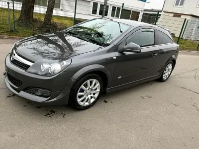Usata Opel Astra GTC Innovation 180 CV (132 kW) 2009 Grigio Coupé