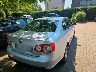 Gebraucht VW Jetta 122 PS (89 kW) 2009 Grau Limousine