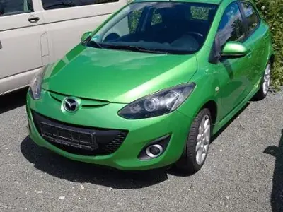 Gebraucht Mazda 2 Inclusive 95 PS (69 kW) 2010 Grün Kleinwagen