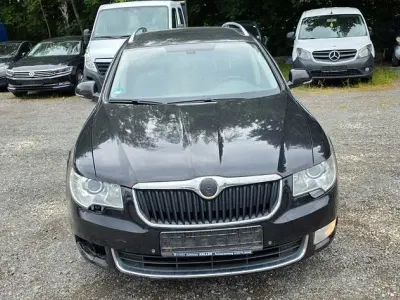 Gebraucht Skoda Superb Elegance 170 PS (125 kW) 2012 Schwarz Kombi