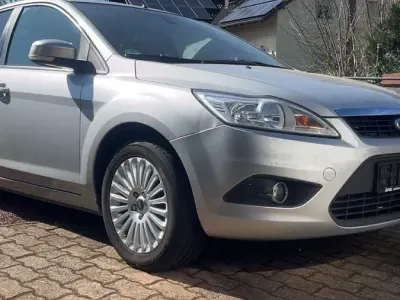 Gebraucht Ford Focus 101 PS (74 kW) 2008 Grau Kombi