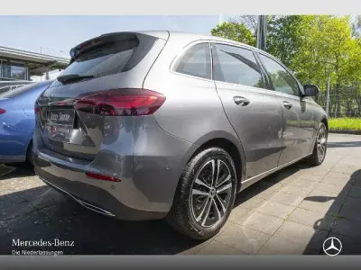 Gebraucht Mercedes B200 Advanced Plus 163 PS (119 kW) 2025 Grau Van / Kleinbus