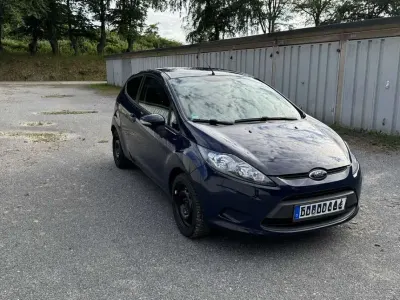 Gebraucht Ford Fiesta Trend 60 PS (44 kW) 2010 Blau Kleinwagen