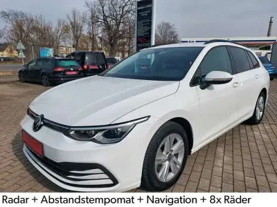 Gebraucht VW Golf VIII Life 150 PS (110 kW) 2021 Weiß Kombi