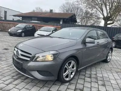 Gebraucht Mercedes A180 122 PS (89 kW) 2013 Grau Limousine