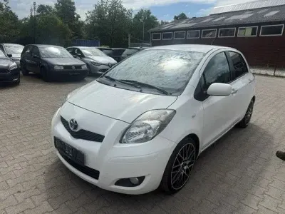 Gebraucht Toyota Yaris Edition 99 PS (72 kW) 2011 Weiß Kleinwagen