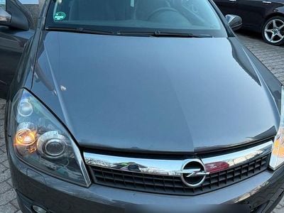 Gebraucht Opel Astra GTC Selection 140 PS (102 kW) 2009 Grau Coupé