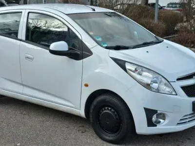 Używany Chevrolet Spark LS 68 KM (50 kW) 2011 Biały Hatchback