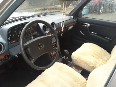 Gebraucht Mercedes E230 136 PS (100 kW) 1982 Silber Limousine