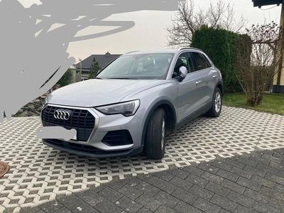 Grau Gebraucht 2019 Audi Q3 SUV | 19.000 € (Fairer Preis)