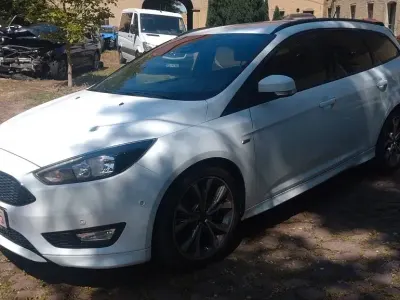 Gebraucht Ford Focus ST-Line 125 PS (91 kW) 2018 Weiß Limousine