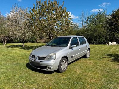 Second-hand Renault Clio II 60 CP (44 kW) 2003 Argintiu Hatchback