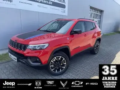 Gebraucht Jeep Compass Trailhawk 181 PS (133 kW) 2022 Rot SUV