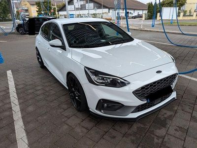 Weiß Gebraucht 2019 Ford Focus S Limousine | 19.990 € (Guter Preis)