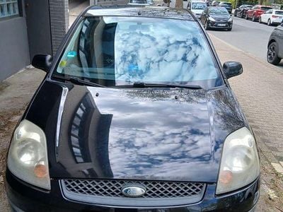 Second-hand Ford Fiesta 69 CP (50 kW) 2006 Albastru Hatchback