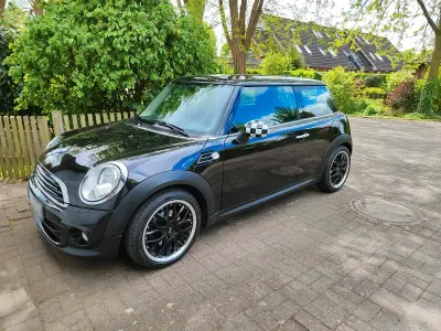 Gebraucht Mini ONE 75 PS (55 kW) 2011 Schwarz Kleinwagen