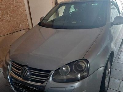 Silber Gebraucht 2005 VW Golf Limousine | 3.700 €