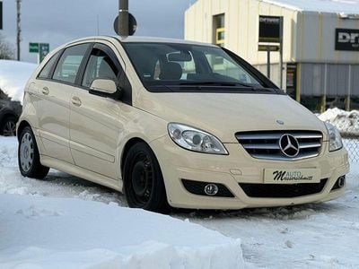 Weiß Gebraucht 2009 Mercedes B180 Van / Kleinbus | 980 € (Guter Preis)