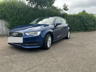 Second-hand Audi A3 Attraction 110 CP (80 kW) 2014 Albastru Berlinǎ