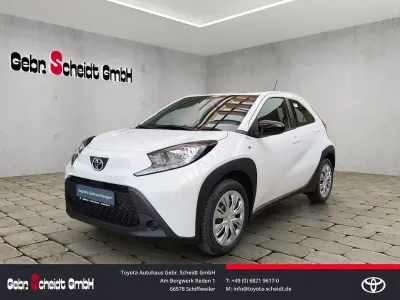 Neu Toyota Aygo X Business Edition 72 PS (52 kW) 2025 Super white 2 SUV