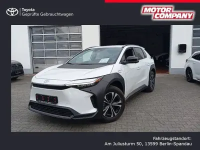 Gebraucht Toyota bZ4X 150 kW (204 PS) 2024 Platinumweiß perleffekt SUV