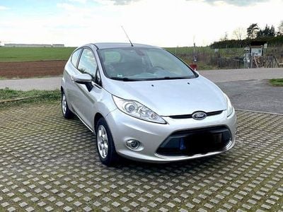 Gebraucht Ford Fiesta Titanium 82 PS (60 kW) 2011 Silber Kleinwagen